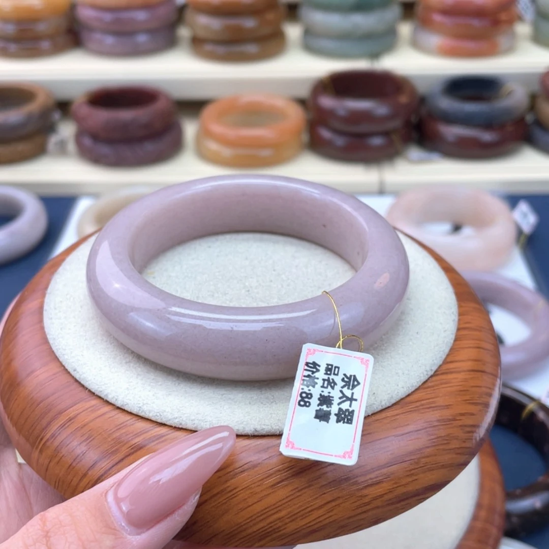 【闪购商品】石英质玉手镯未镶嵌不****宝