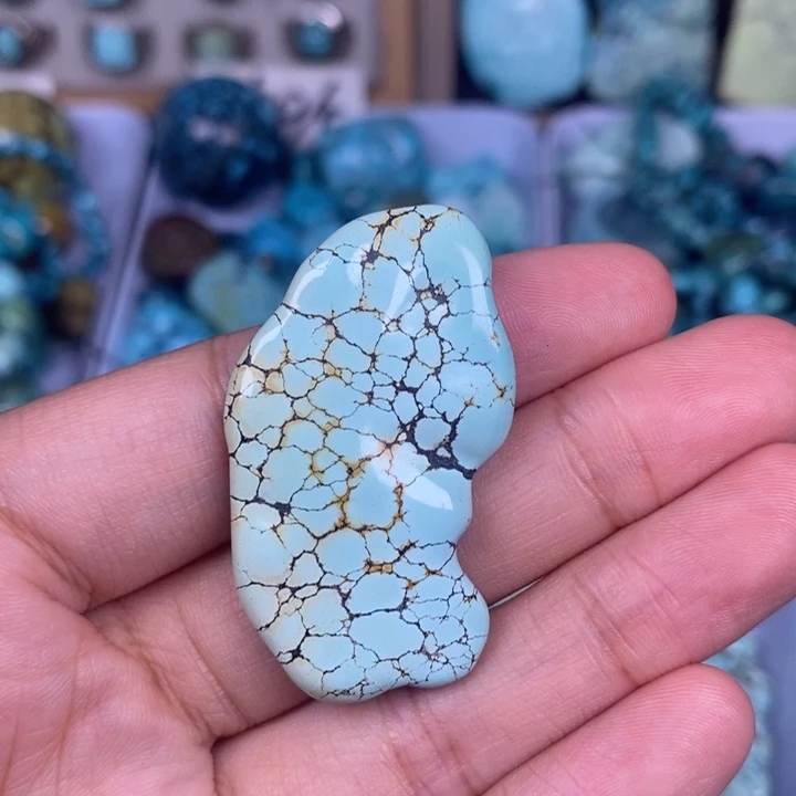 未镶嵌绿松石颈饰