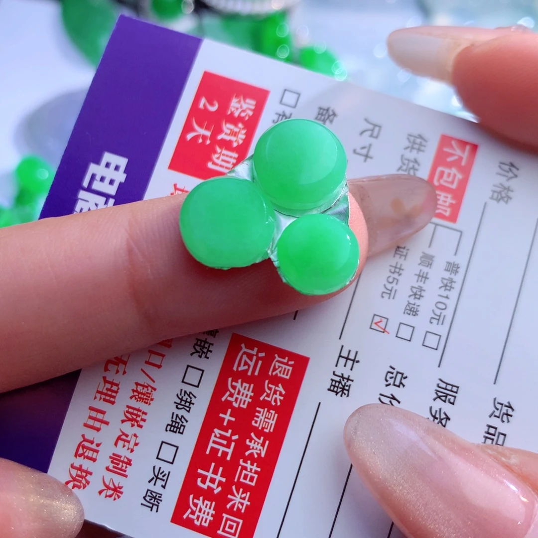 翡翠未镶嵌颈饰缅甸