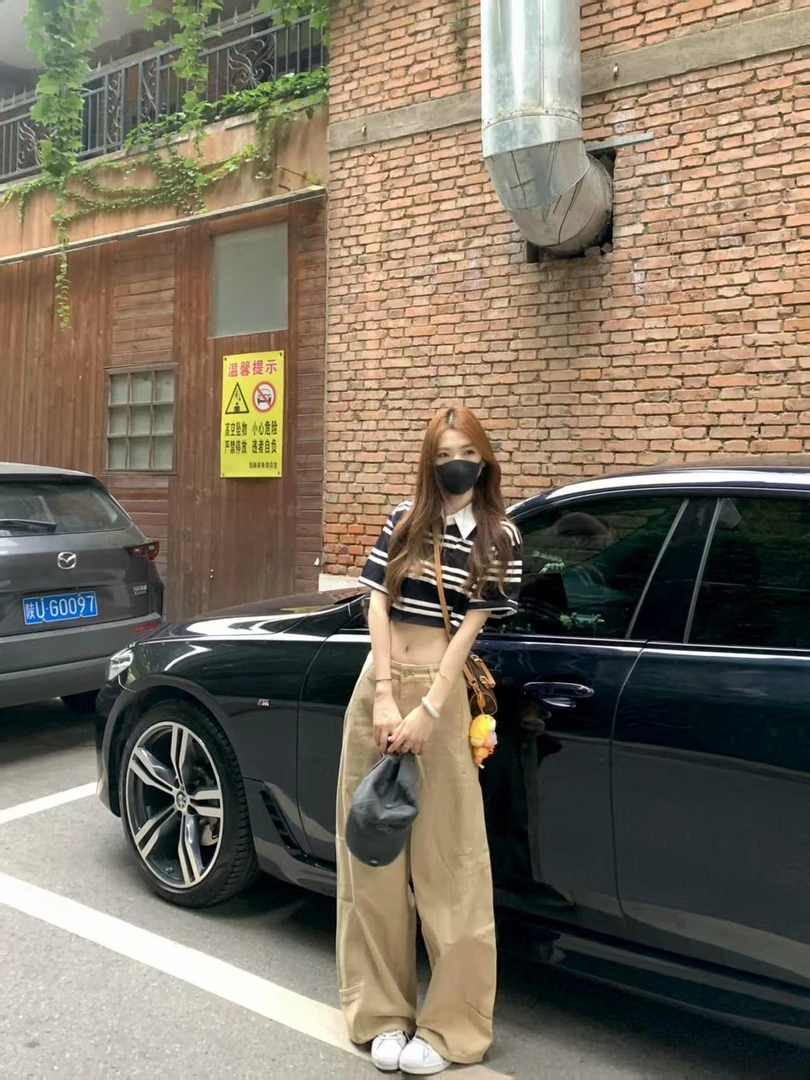 黑色条纹短袖T恤女夏辣妹polo领短款设计感上衣高腰直筒休闲裤子