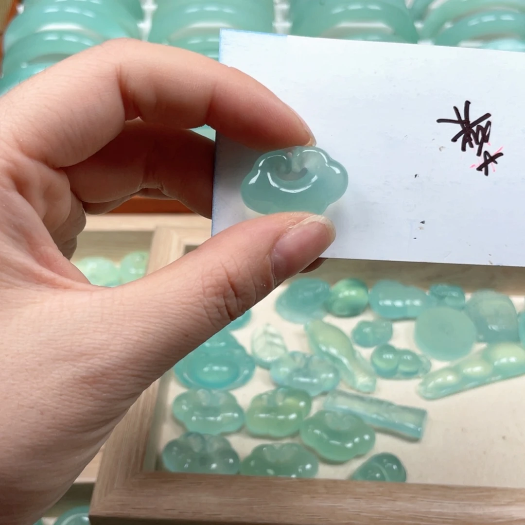 蛇纹石玉颈饰9K金镶嵌静****
