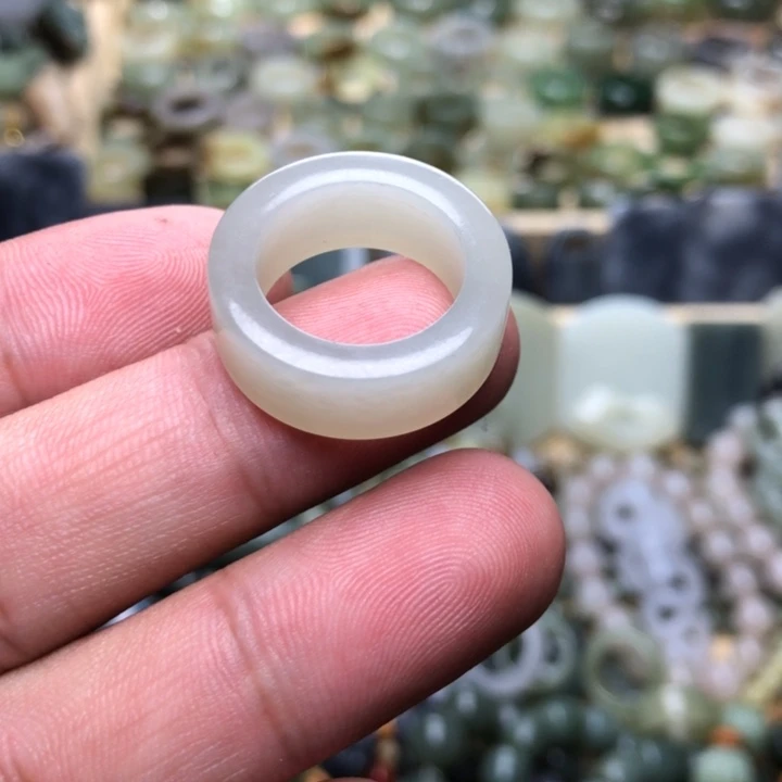 和田玉颈饰未镶嵌上*_