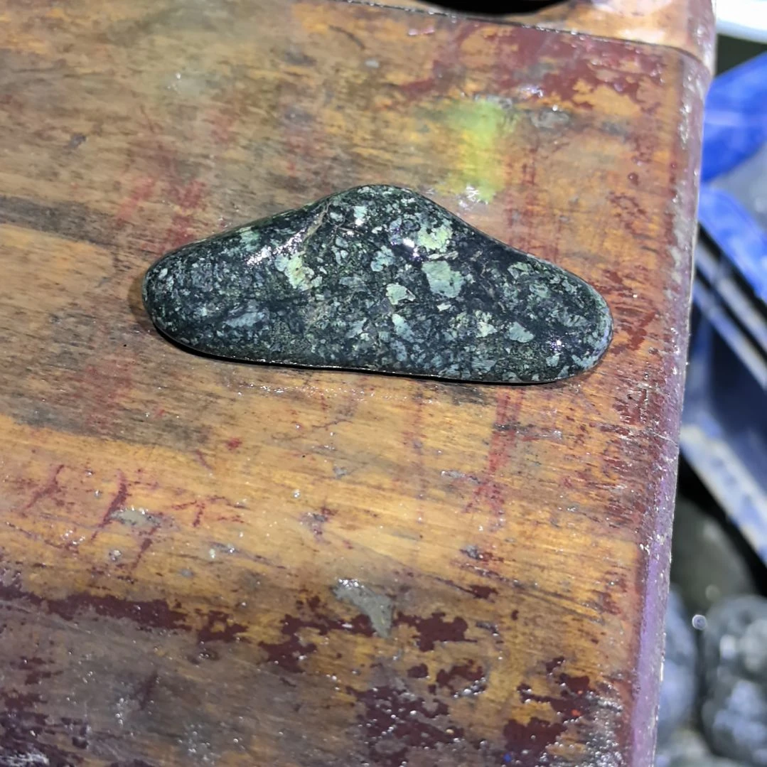 风****藏玉药王石原石一个摆件