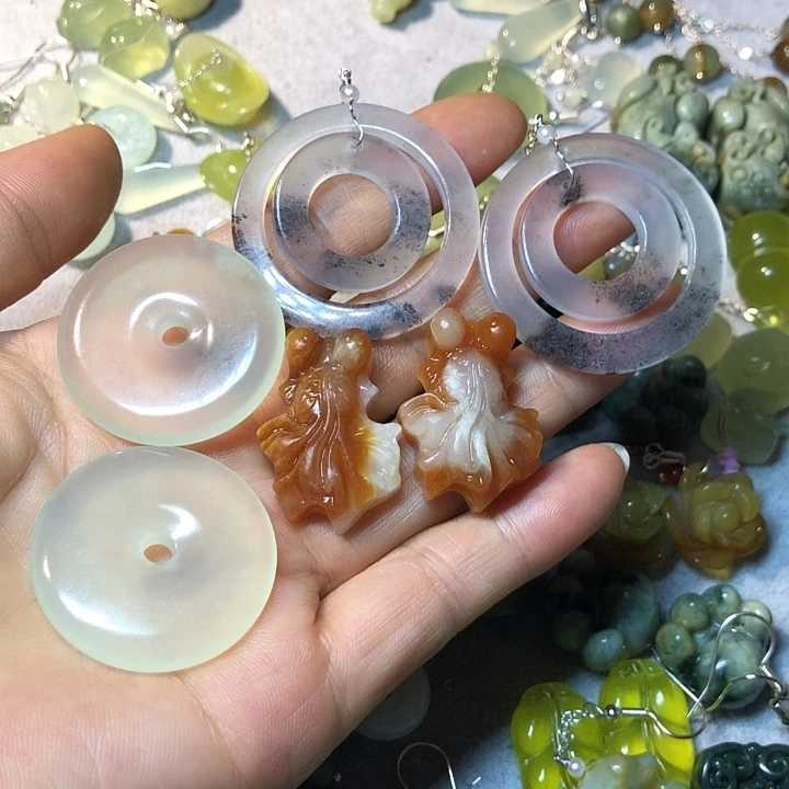 蛇纹石玉未镶嵌耳环善***爷