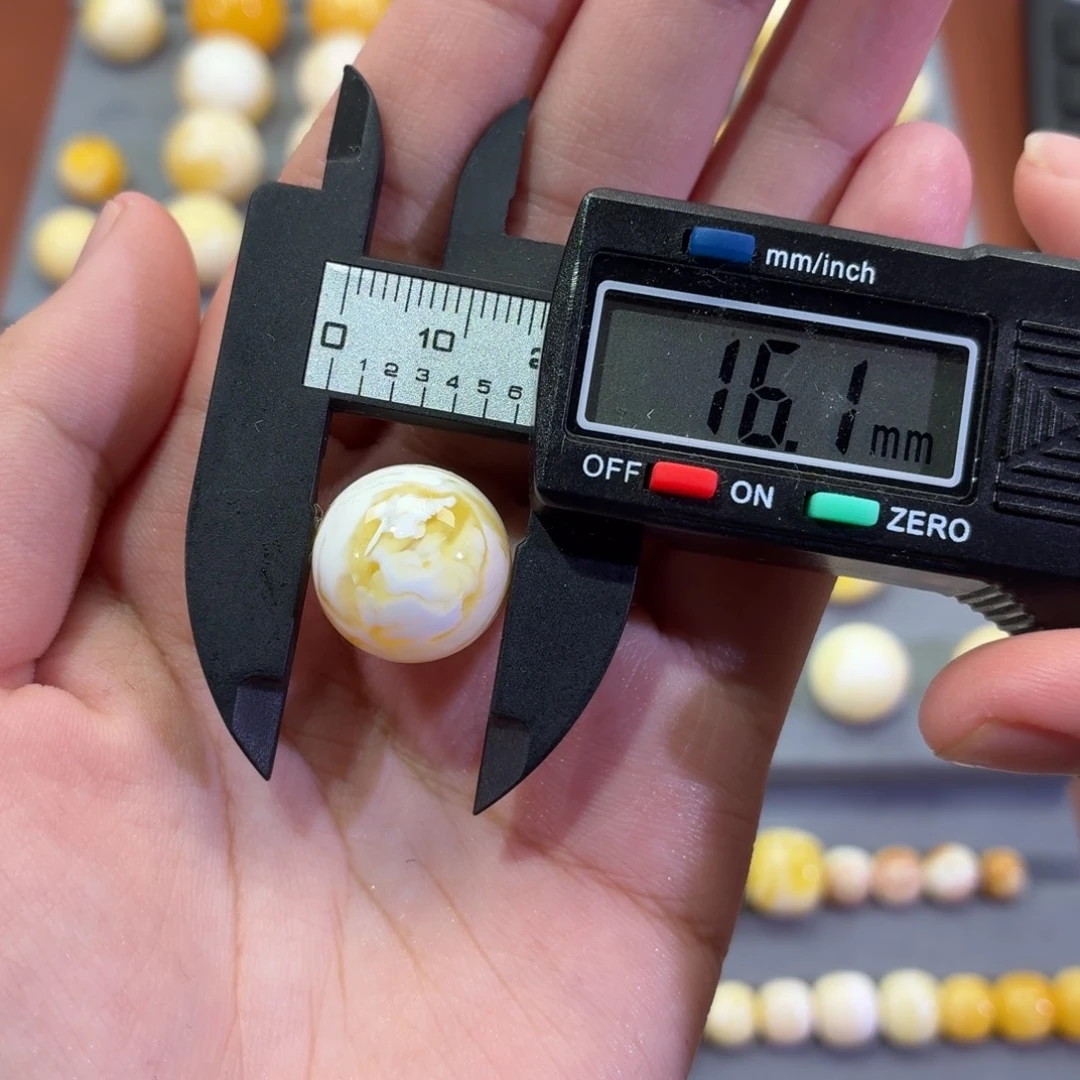 曹***，琥珀未镶嵌裸石圆珠