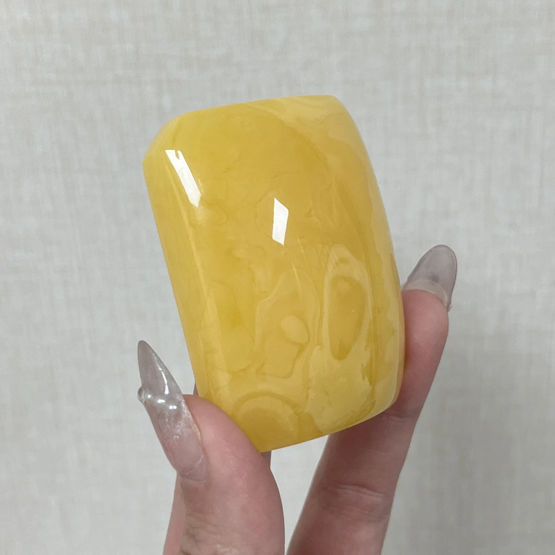 天然原矿无优化无烤色无补胶无煮蜜无辐照蜜蜡吊坠（三）