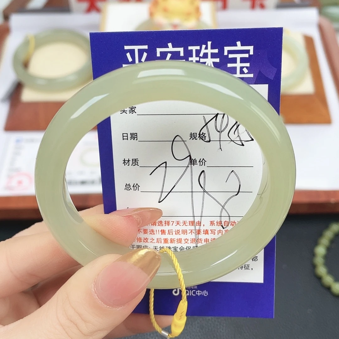 和田玉未镶嵌手镯