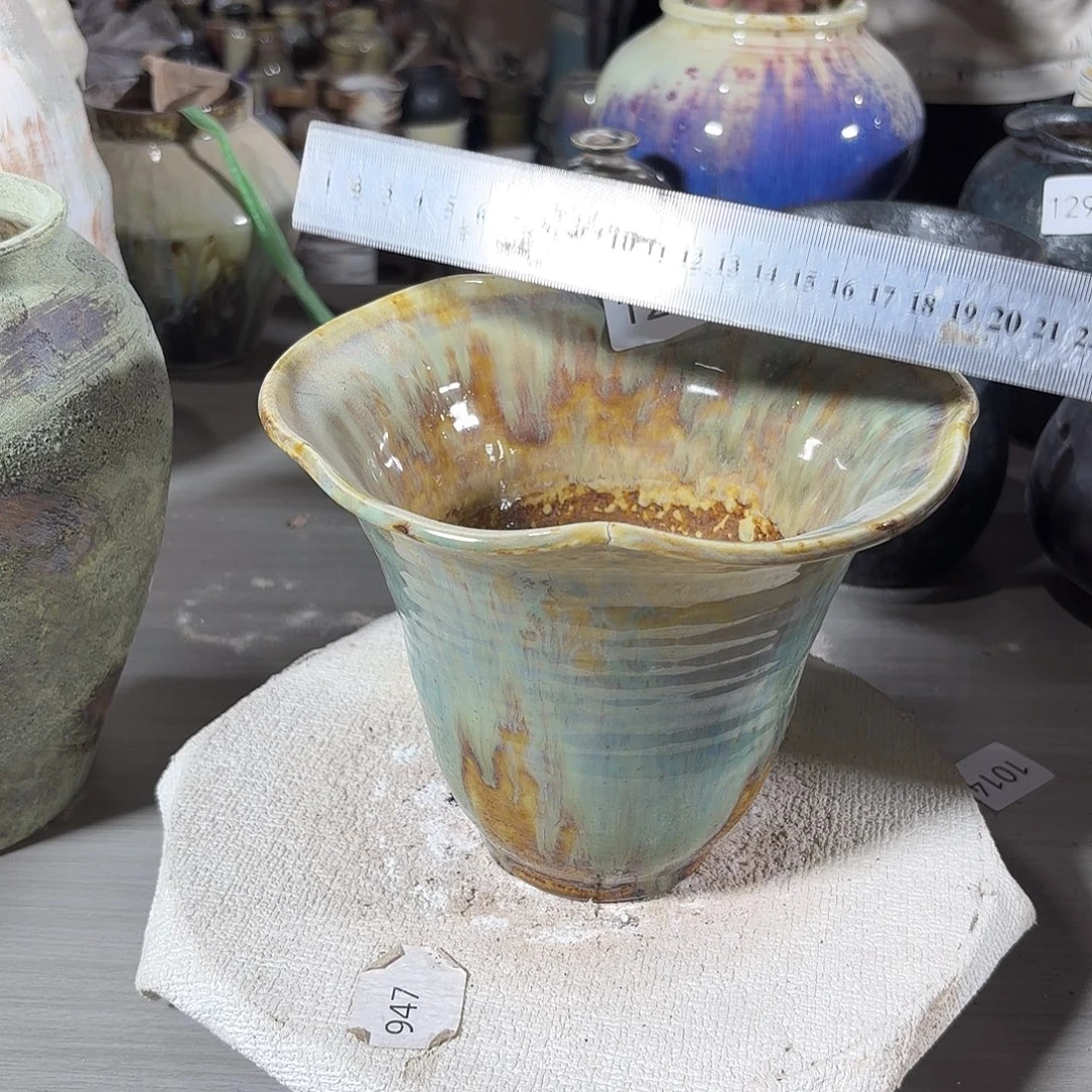 摆件高15，口19，瑕处理口裂，有孔1255