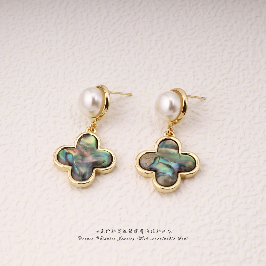 铜合金仿珍珠耳饰 轻奢个性幸运草高级感时尚百搭耳环 KG-C-31383