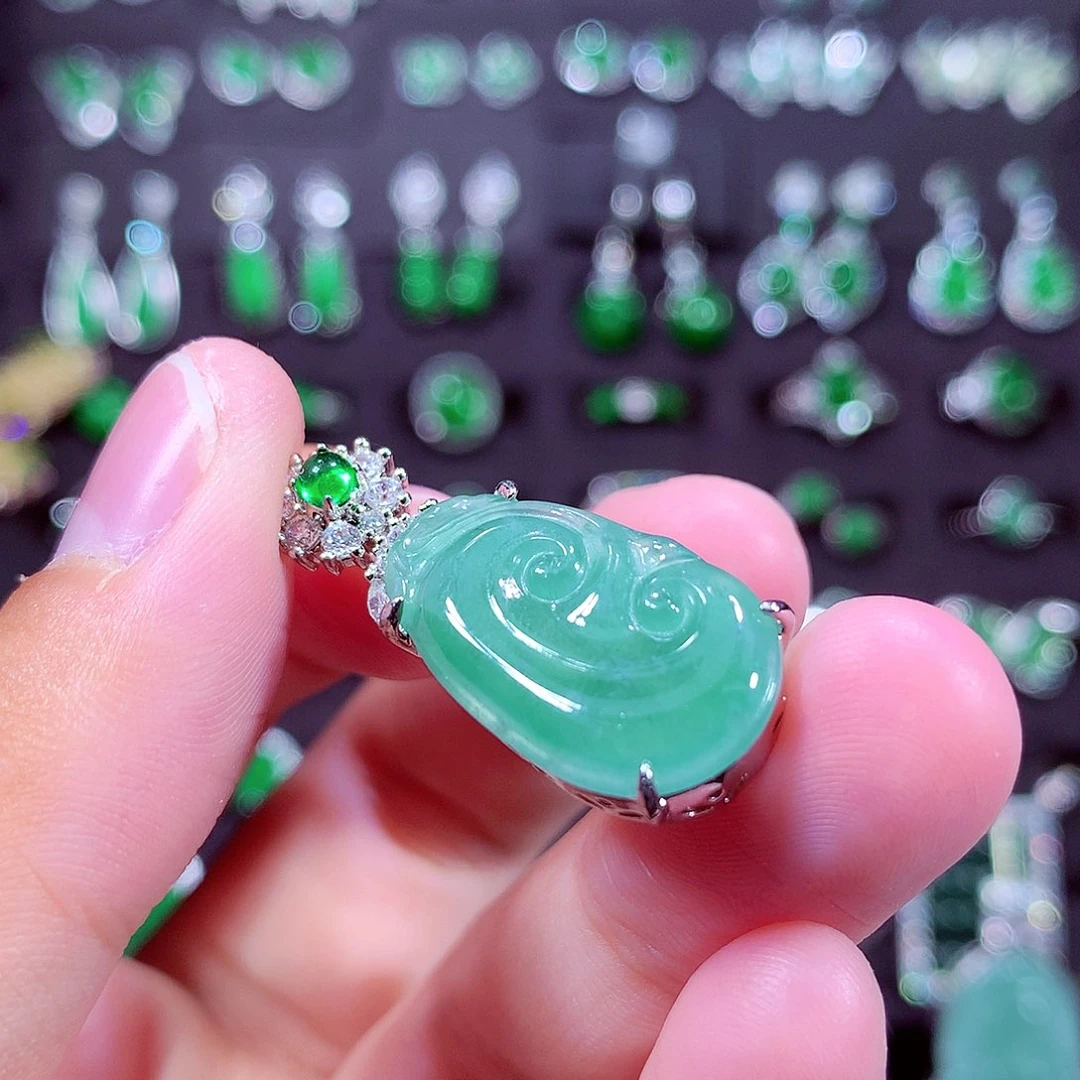 颈饰未镶嵌翡翠天然