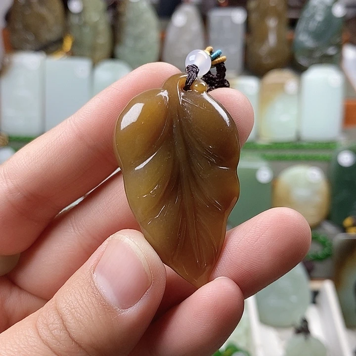 和田玉（糖玉）未镶嵌颈饰