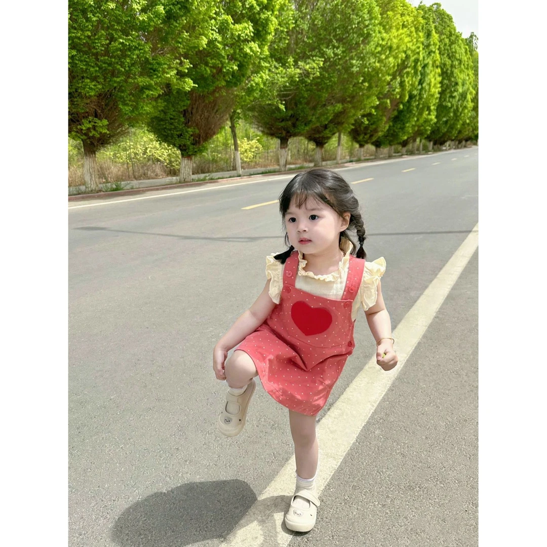 女童夏季夏装套装2025新款女宝宝爱心背带裙飞袖衬衫两