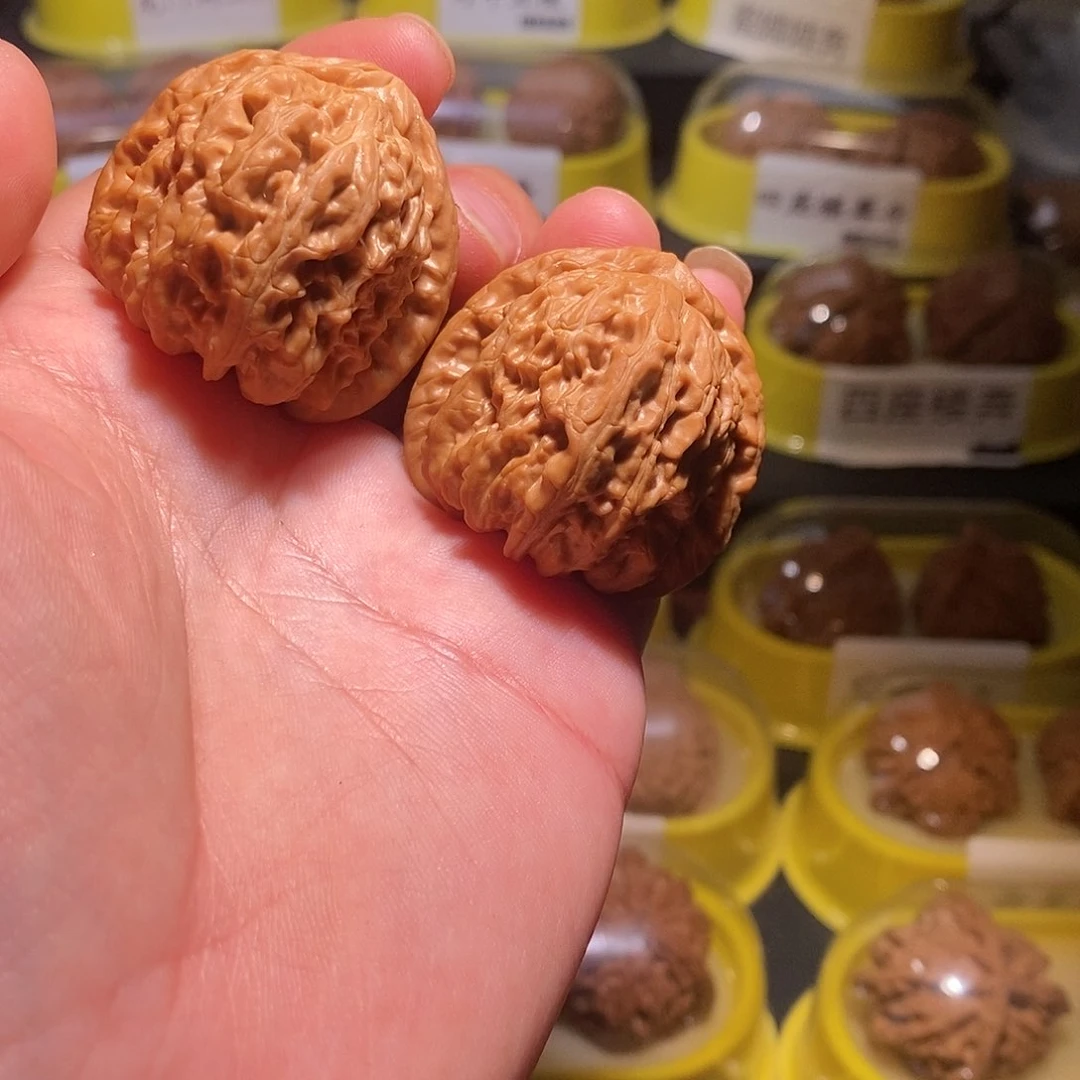 文玩核桃吊坠三角白39