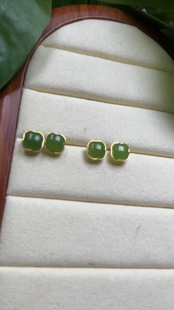 JR13天然和田玉碧玉耳钉，s925银镶嵌，多样性发其中