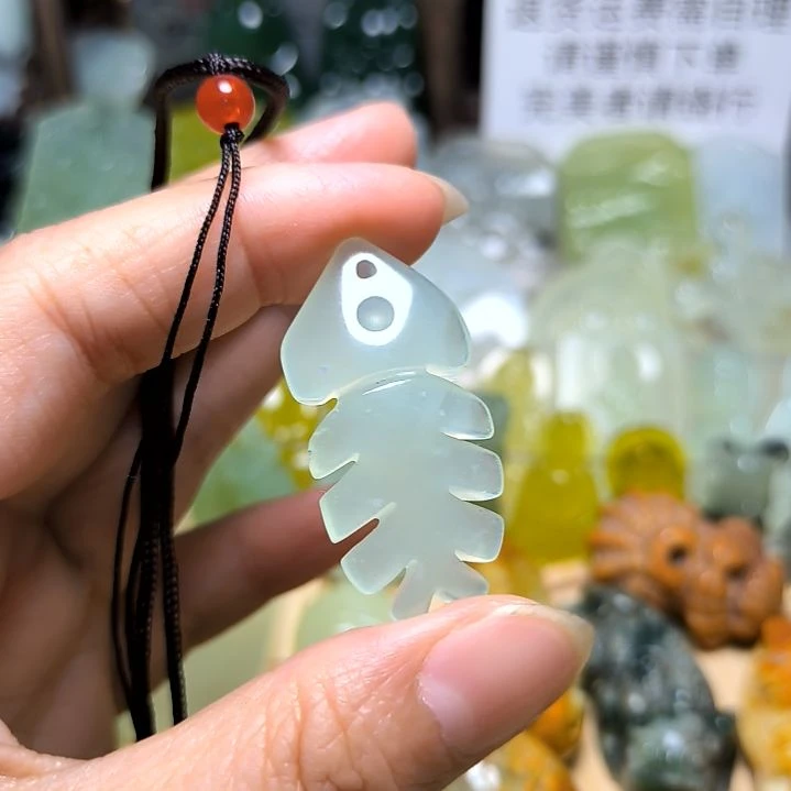岫玉吊坠(不含链)未镶嵌成*