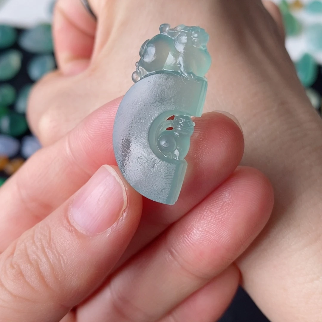 未镶嵌定制翡翠半扣