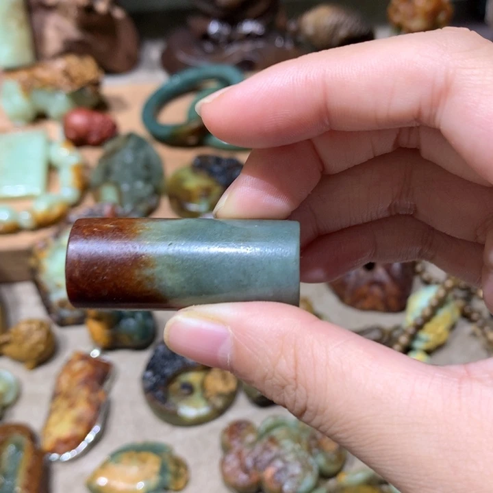 未镶嵌岫岩河磨玉（透闪石质玉）挂件