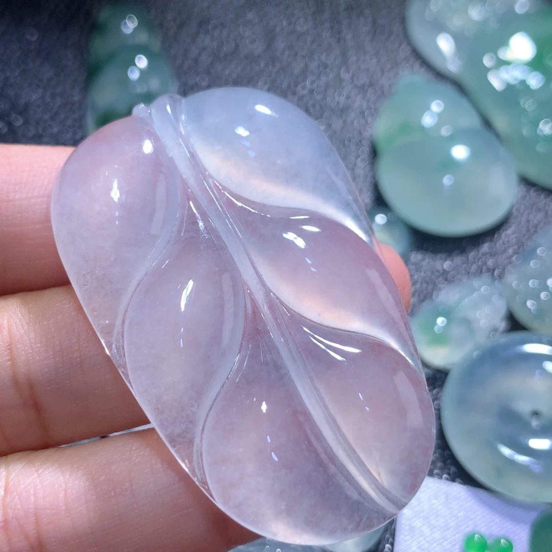 翡翠未镶嵌颈饰上****水缅甸