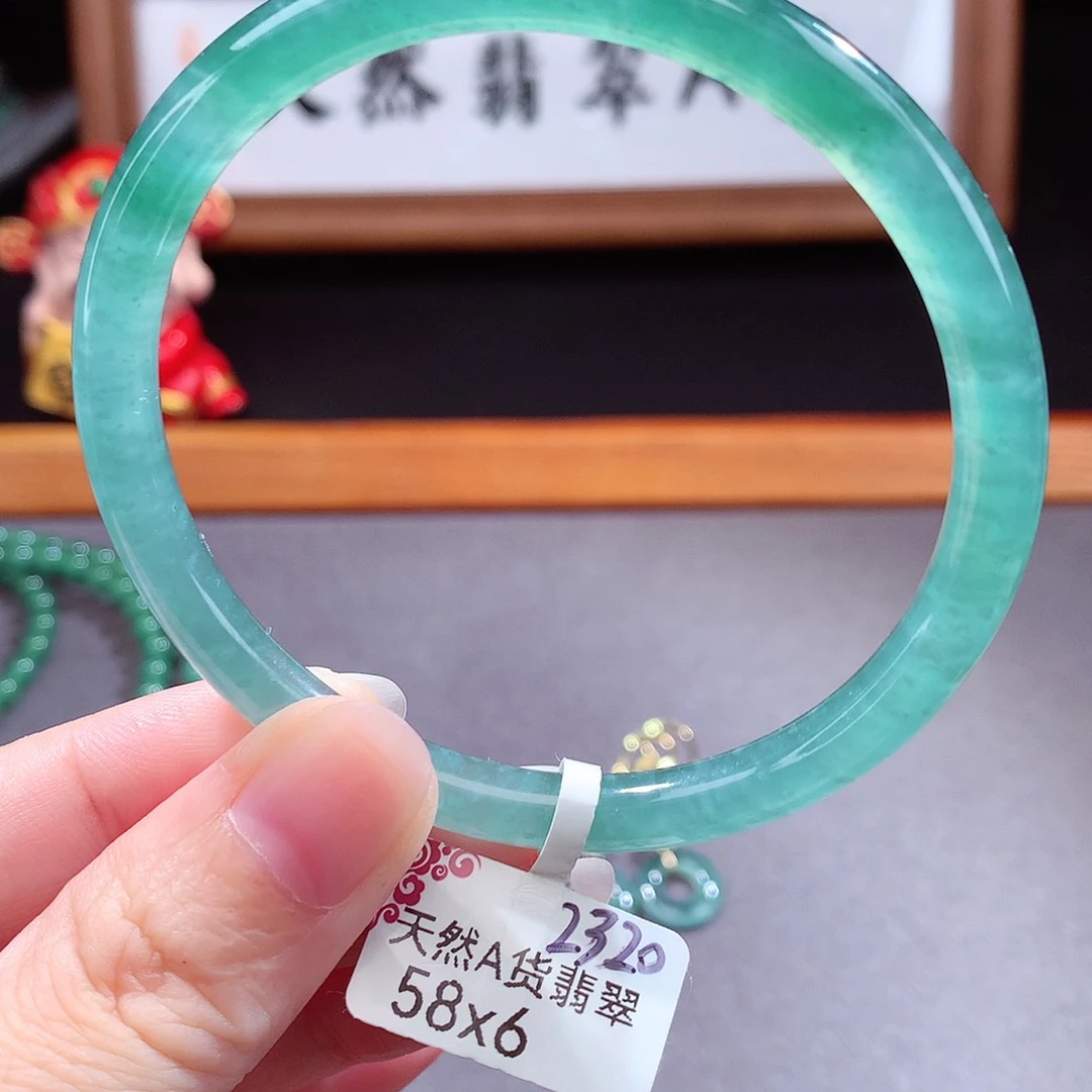 翡翠手镯（圆镯）未镶嵌