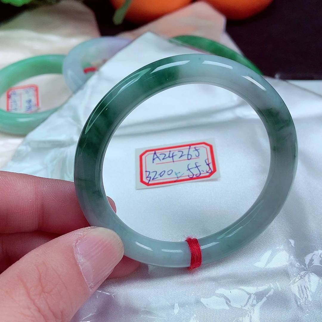 翡翠手镯（圆镯）未镶嵌圈口圆55