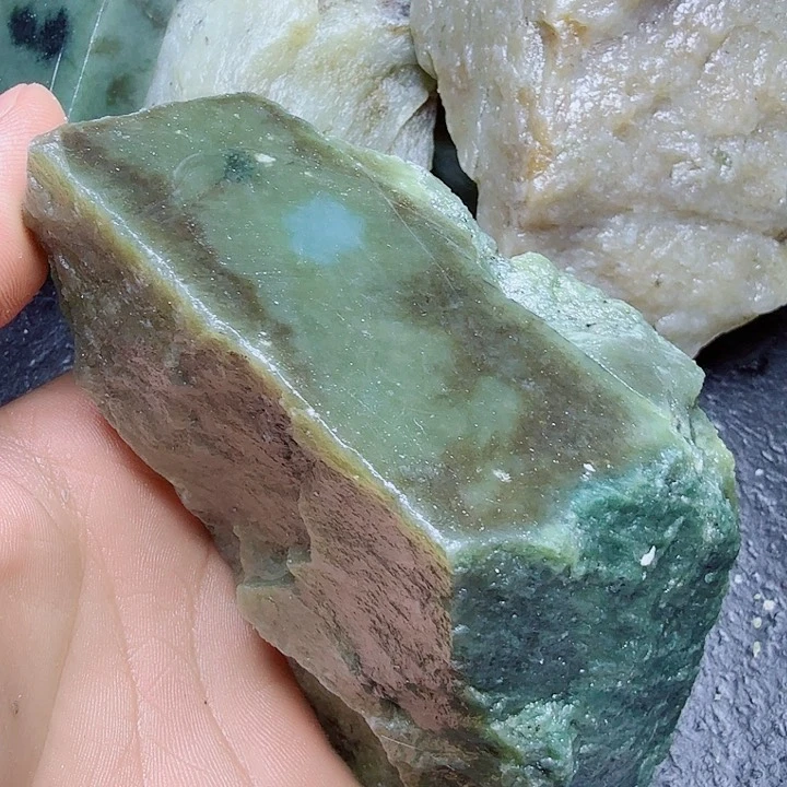 和田玉（糖玉）未镶嵌珠宝奇石