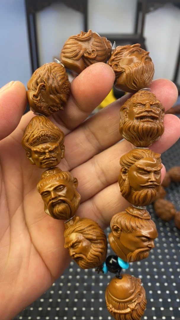 2.1上古天神雕刻雕刻手串手链黄金树上沉水核不是橄榄核是沉水核