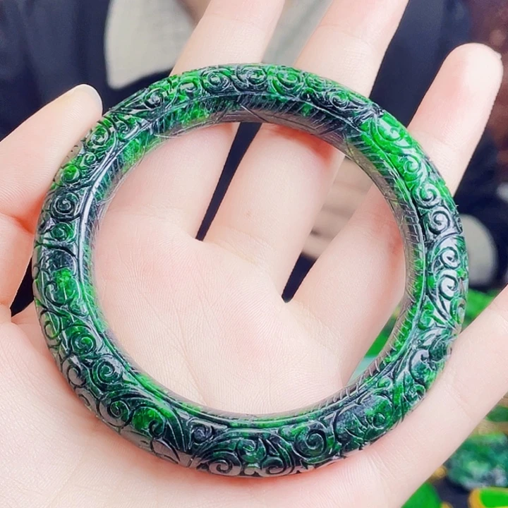 颈饰未镶嵌翡翠多样性