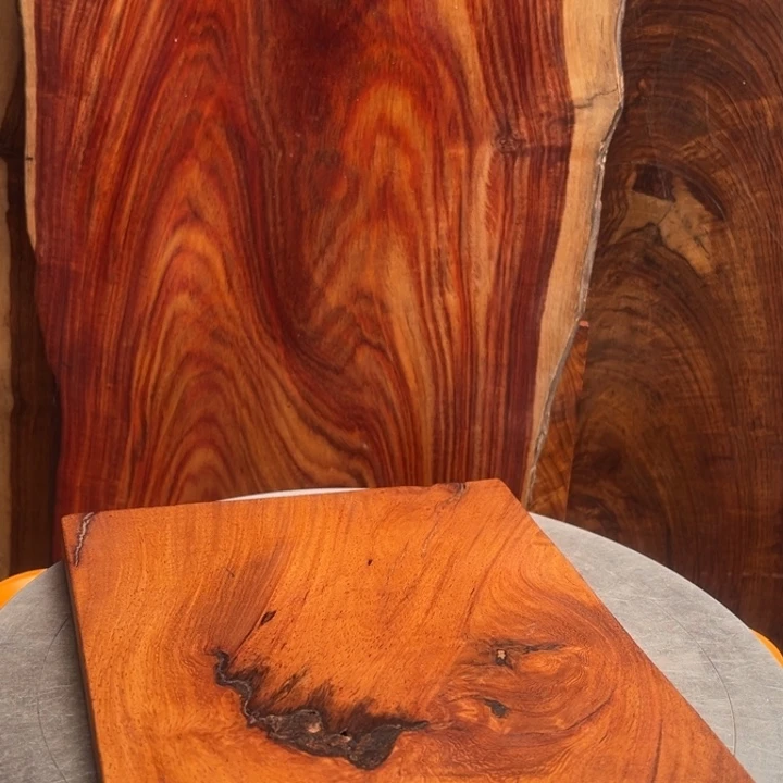 七***彩大叶紫檀（黑酸枝木类）