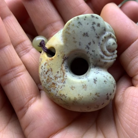 【闪购商品】未镶嵌岫岩河磨玉（透闪石质玉）把件