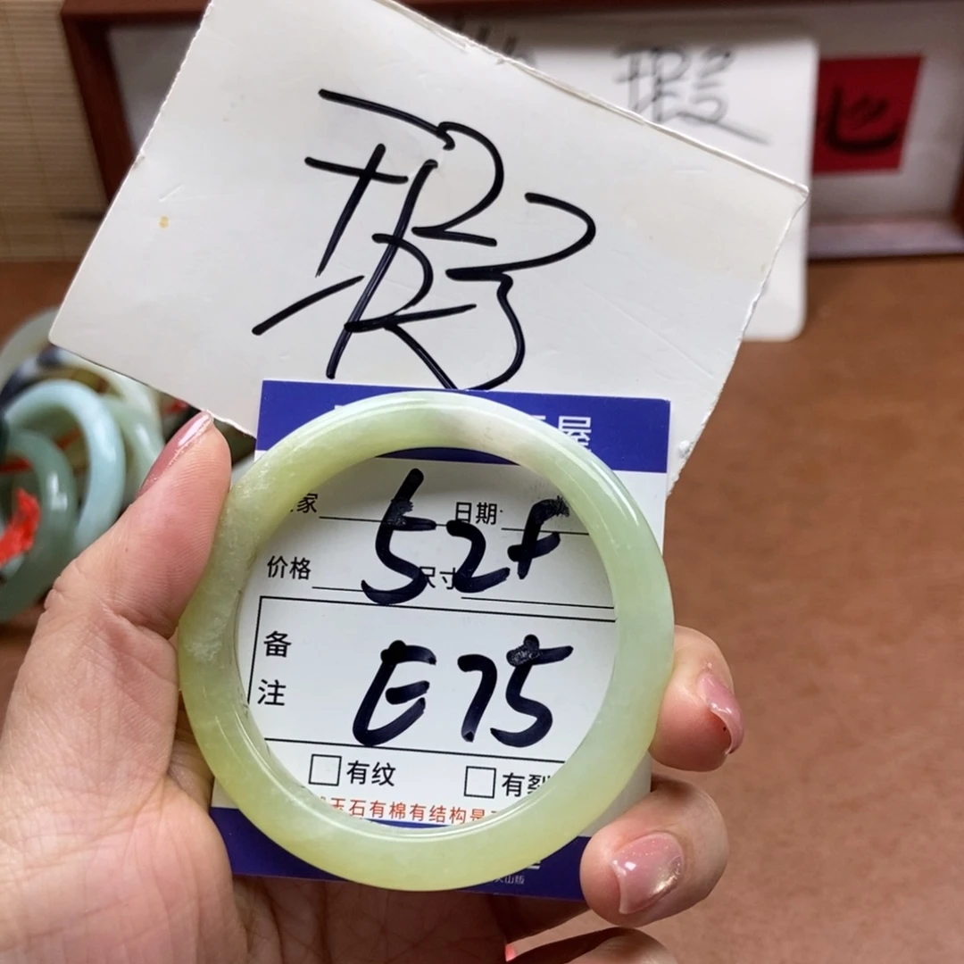 岫玉手镯手镯未镶嵌