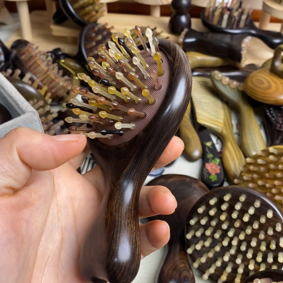 紫光檀气垫按摩梳辫子