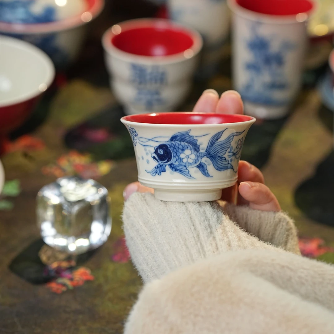 雨香斋景德镇高温纯手工手绘宫墙红桃花鲤鱼马蹄杯