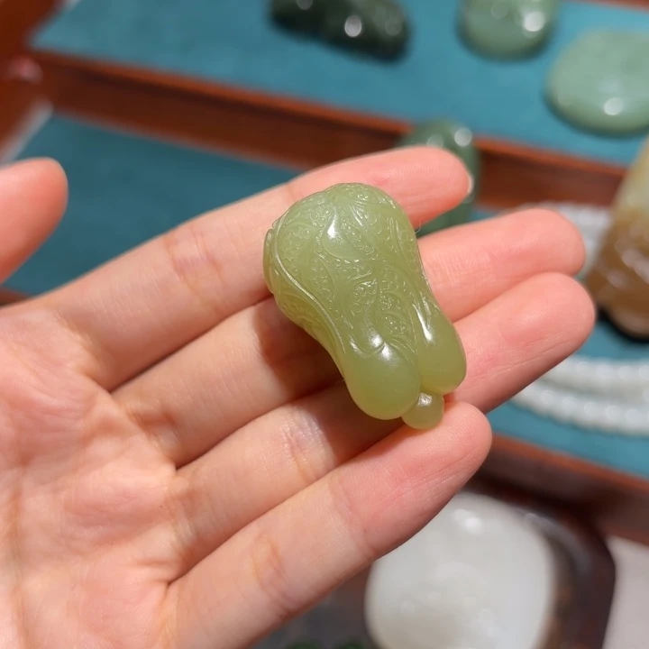 和田玉未镶嵌颈饰新疆黄口