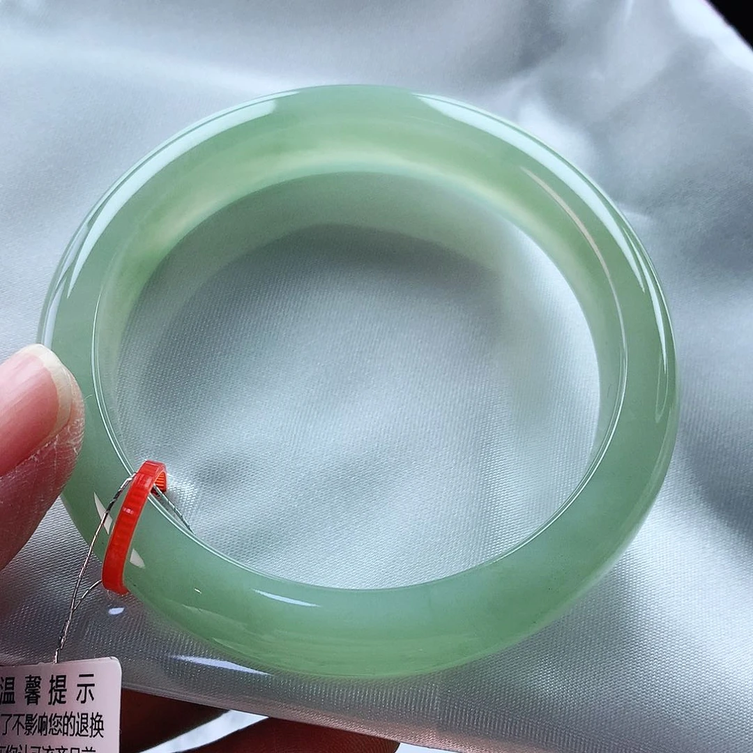 翡翠手镯未镶嵌57圈