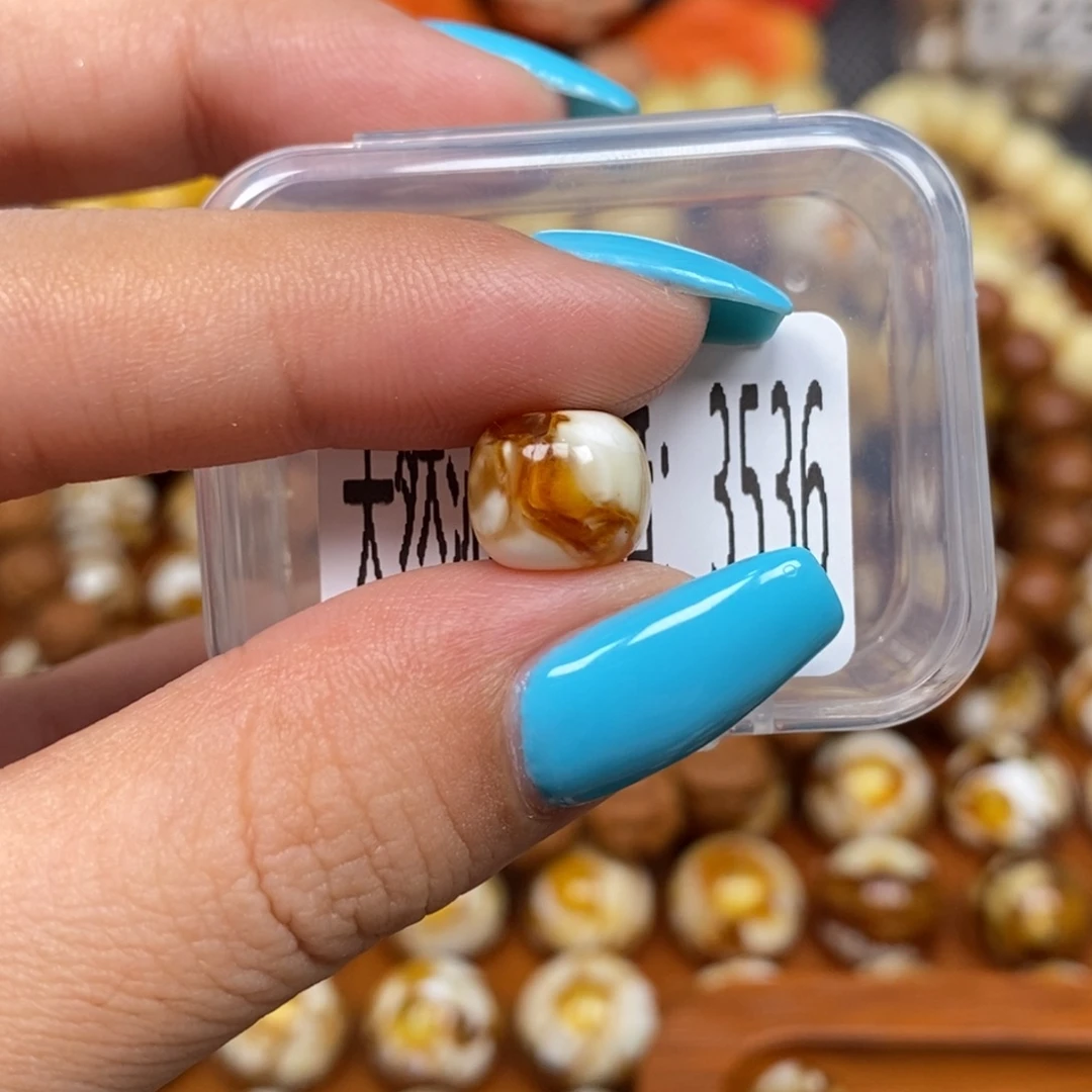 蜜蜡未镶嵌珠宝奇石3536