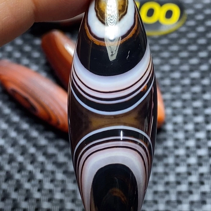 李***发玛瑙/玉髓颈饰未镶嵌