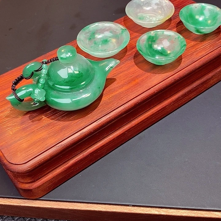 刘***平石英质玉（非洲翠）未镶嵌摆件