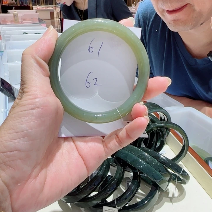 和田玉未镶嵌手镯10