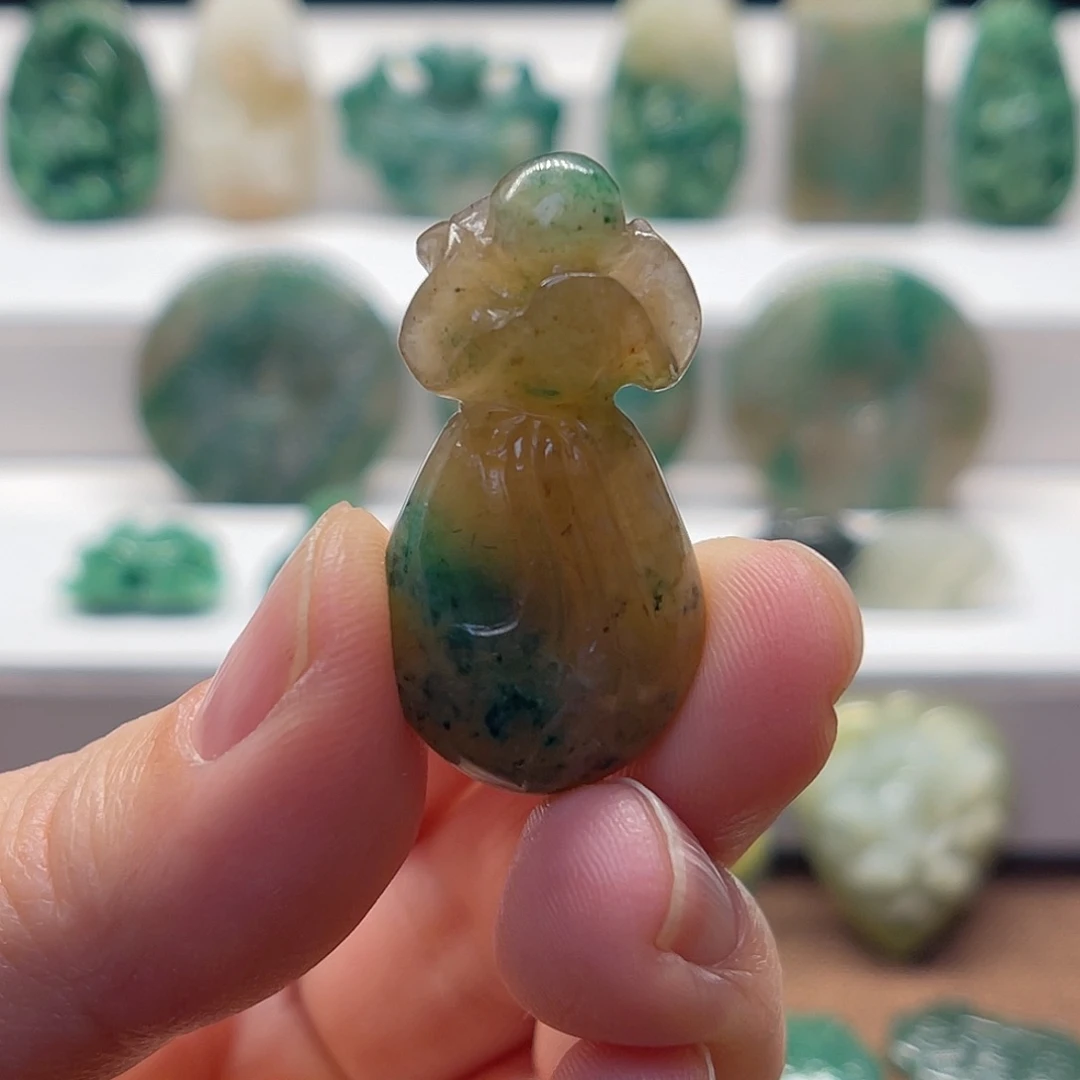 独山玉未镶嵌颈饰