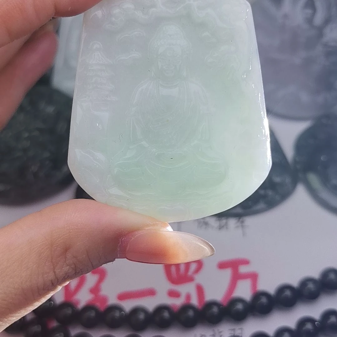 翡翠颈饰未镶嵌天然的A货翡翠