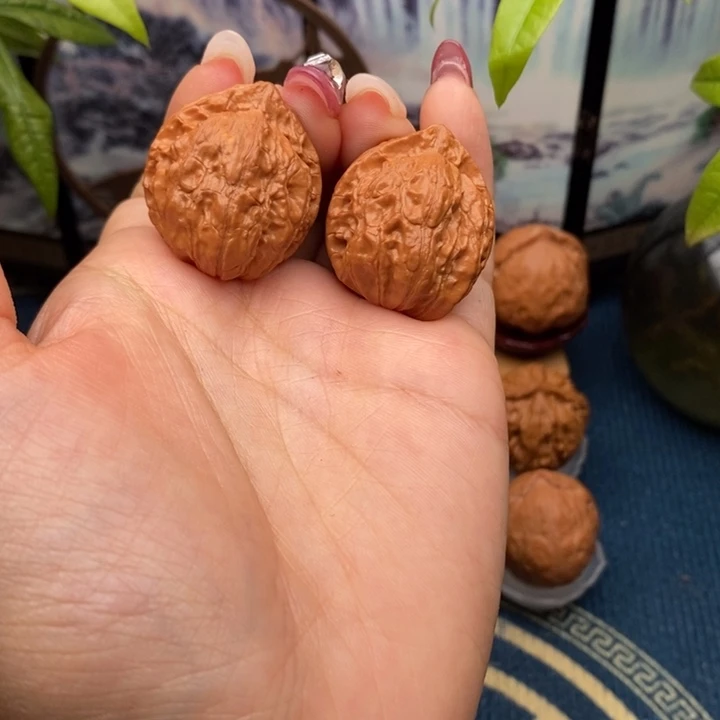 文玩核桃把件树皮纹