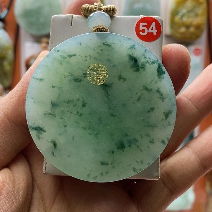 翡翠未镶嵌颈饰每天
