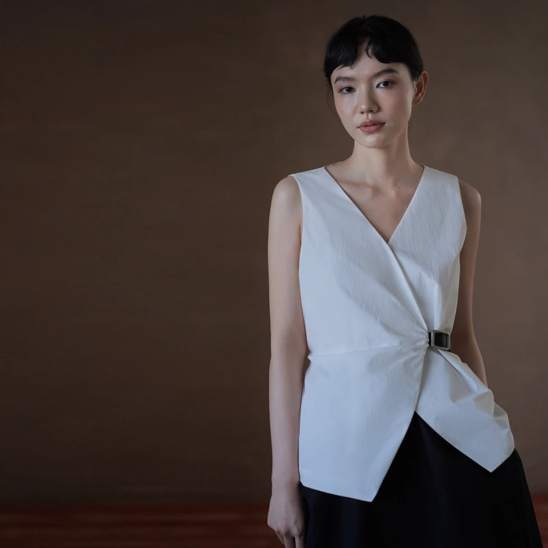 【女装优选】哈齿小姐收腰设计感V领显瘦通勤马甲上衣20ZZ2506417M