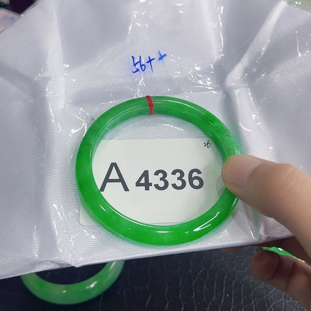 翡翠手镯未镶嵌手镯