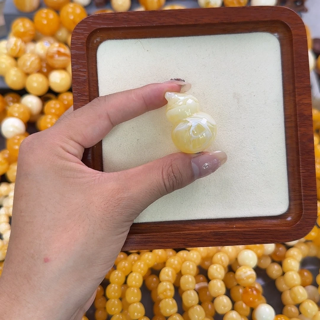 蜜蜡未镶嵌珠宝奇石