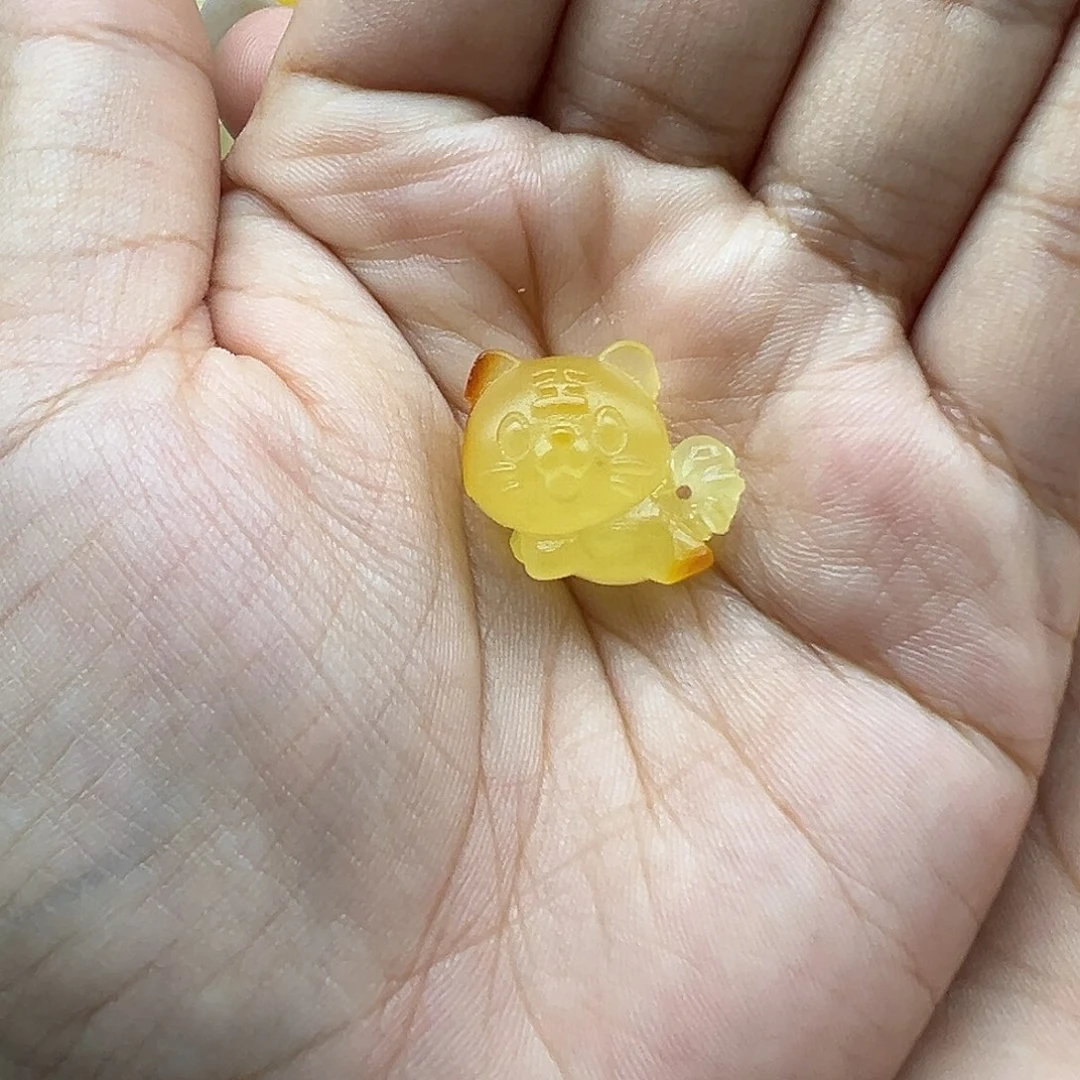 琥珀未镶嵌珠宝奇石打孔不退货