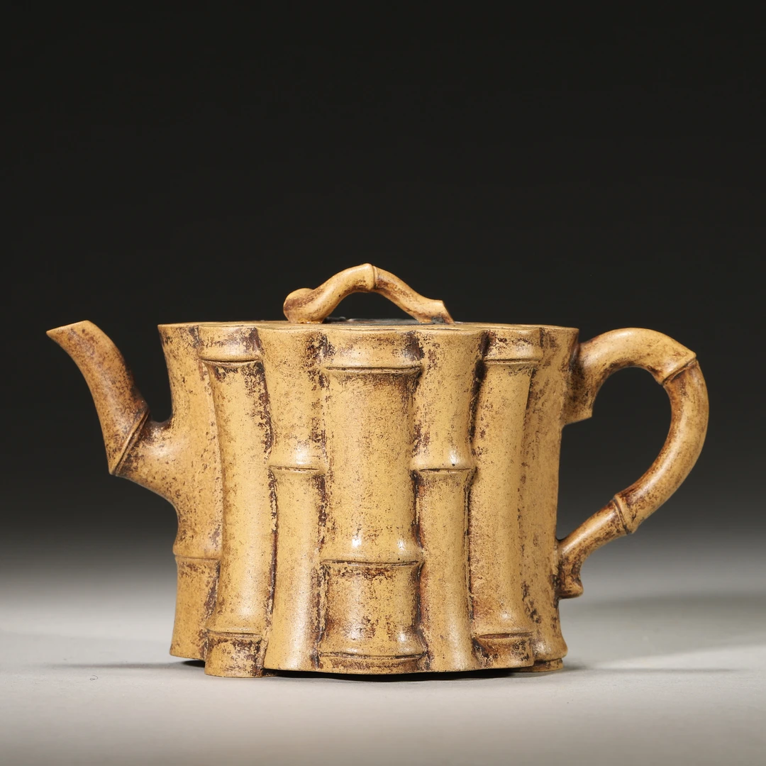 Lot14清代 紫砂段泥仿生一捆竹形壶摆件