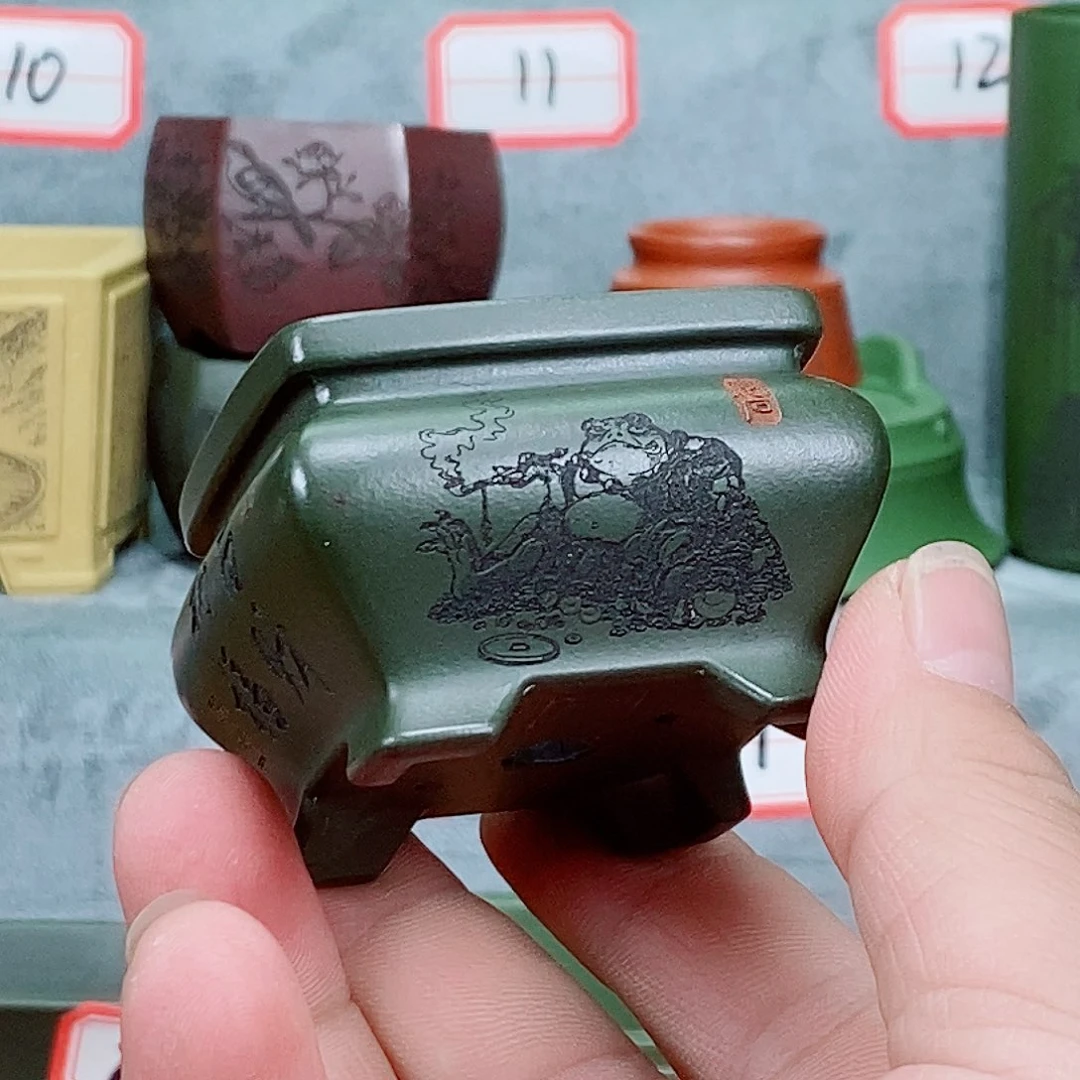 紫砂花盆我在看书啊