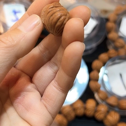 龙纹桃核小开口三通打孔1个