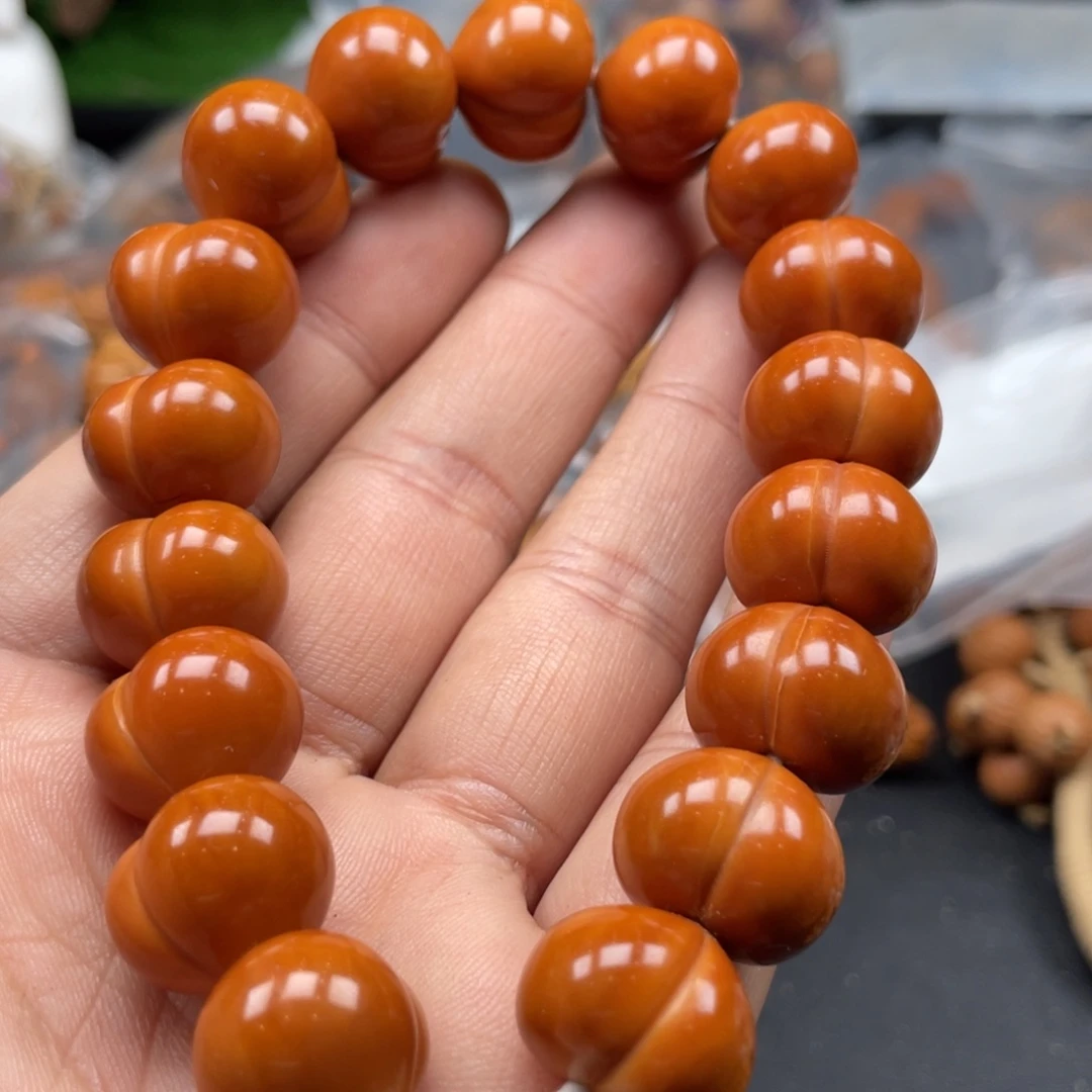 橄榄核吊坠橄榄石